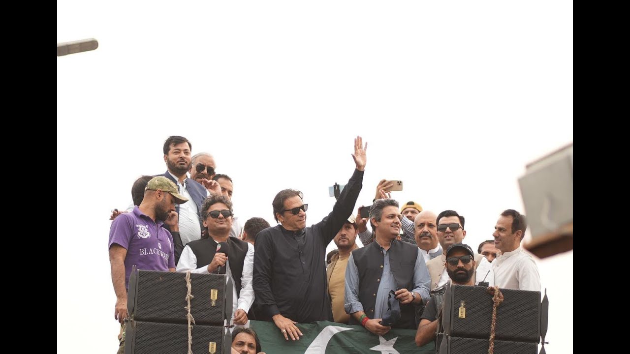 Chairman PTI Imran Khan at Super Asia Point in Gujranwala on Haqeeqi Azadi March Day 5