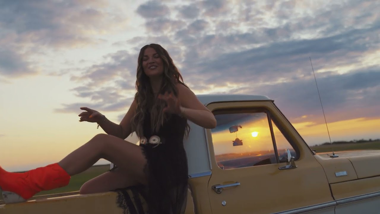 Jess Moskaluke - I Ain't Country (Official Music Video)