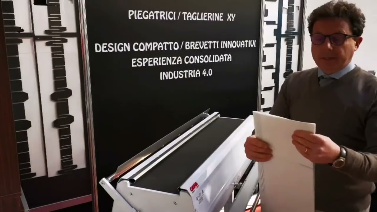IT Gerafold 100: Piegatrice manuale per disegni tecnici B0 110 e A0 – Compatta, precisa ed economica