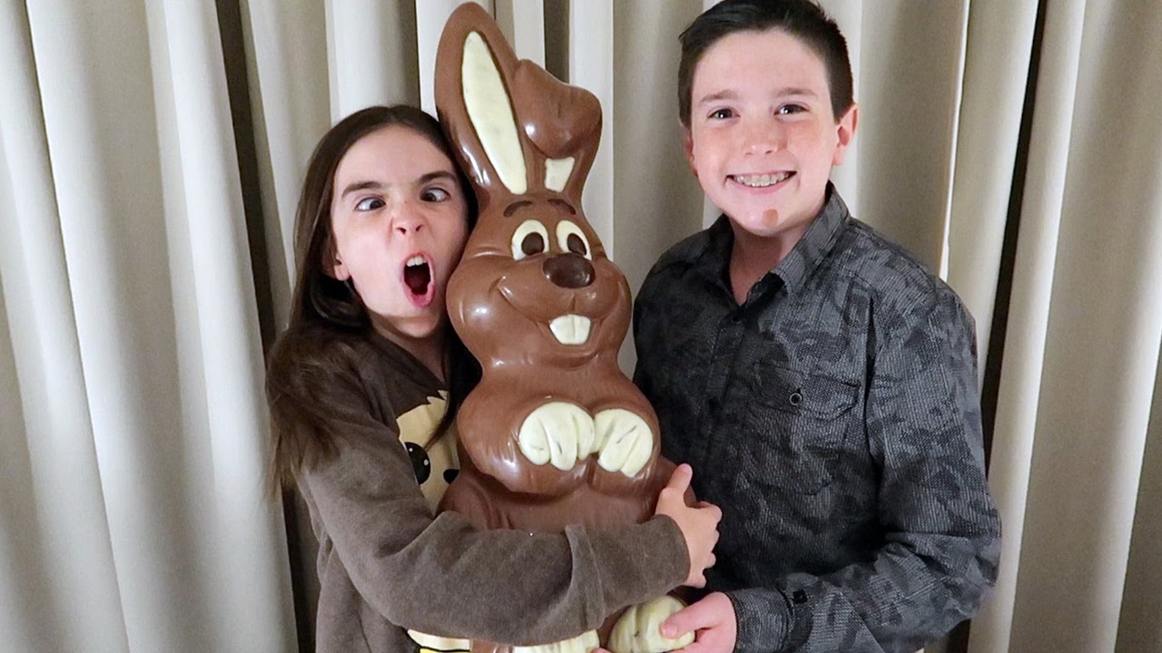 THE WORLD'S LARGEST CHOCOLATE EASTER BUNNY?!