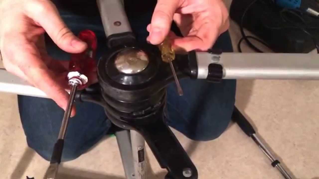 How to Remove the Central Cap from a Bugaboo Cameleon Chassis