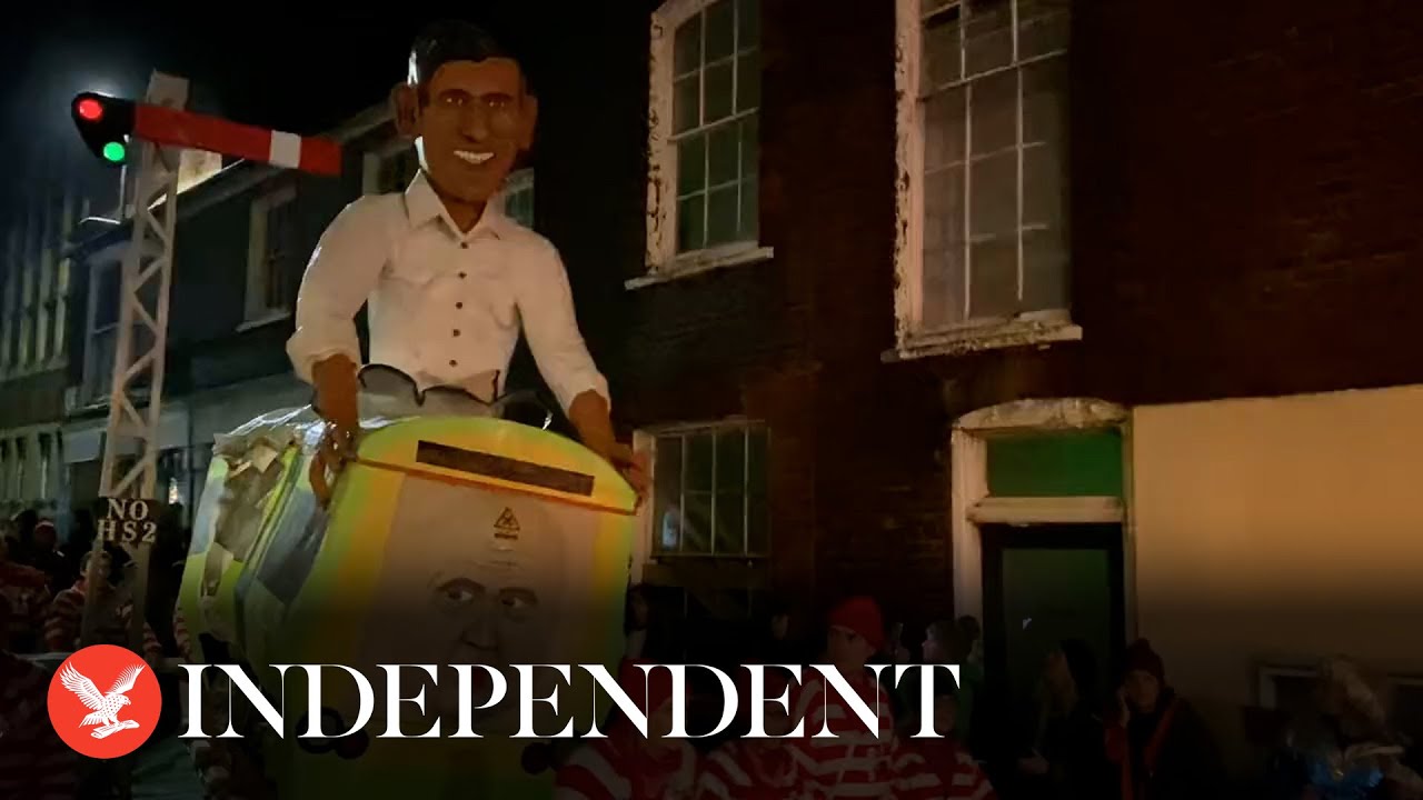 Crowds boo Rishi Sunak effigy as it's paraded through Lewes before bonfire