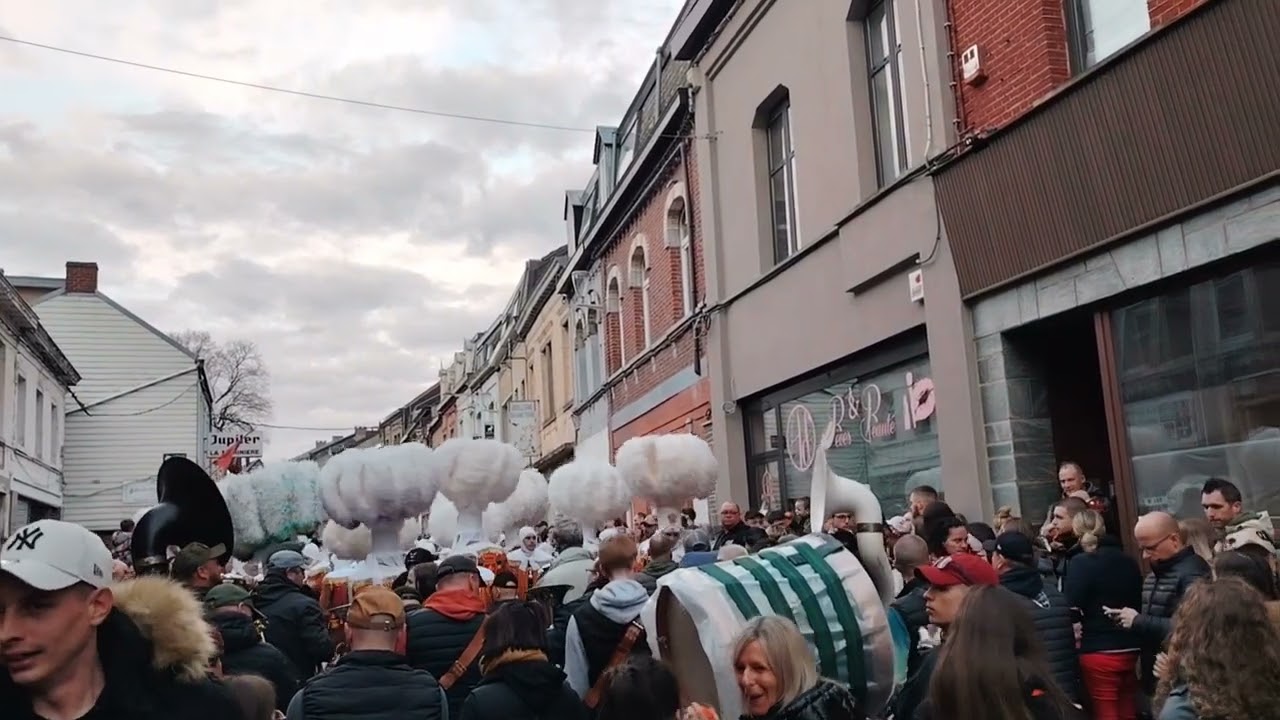 Carnaval : Cortège des Sociétés (2/3) / La Hestre (Belgique) / 2025