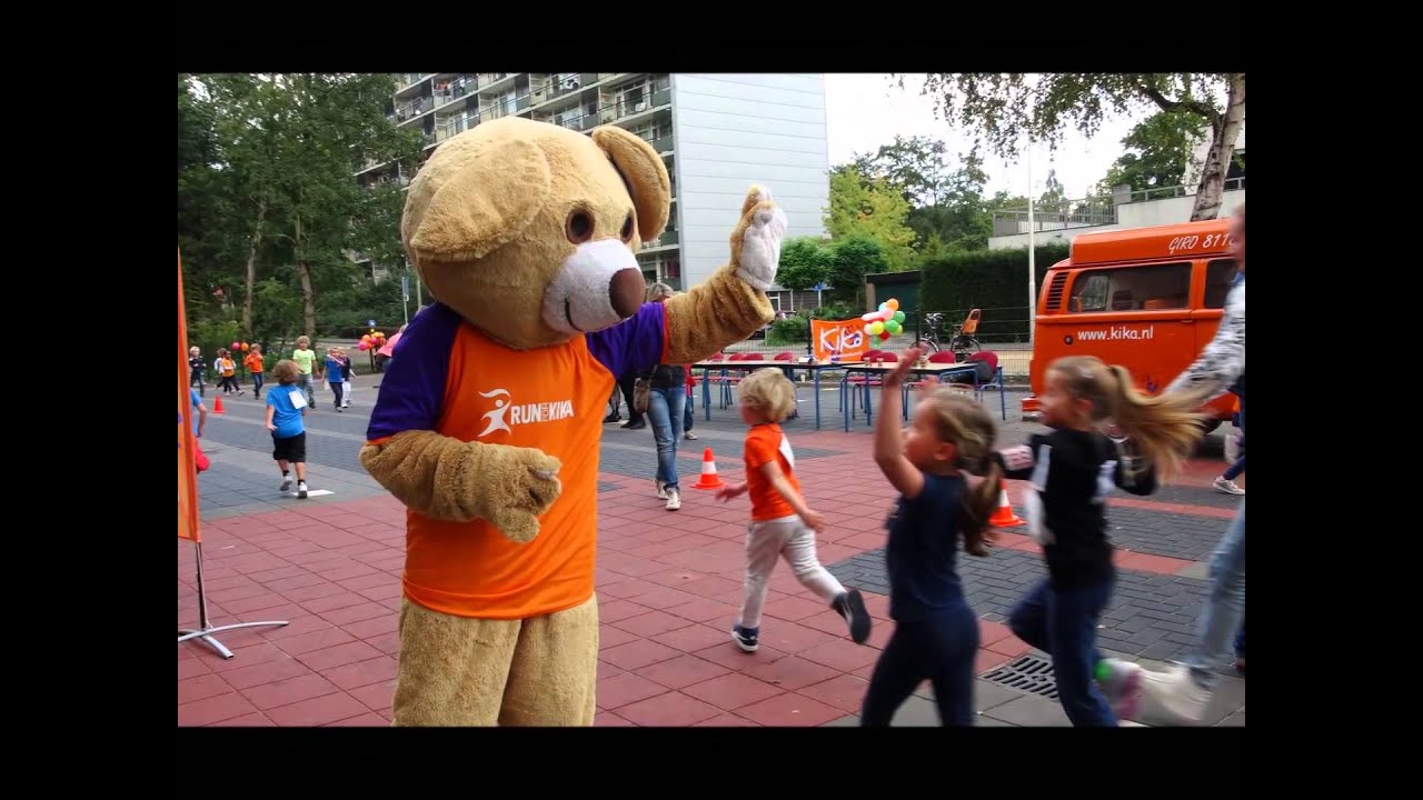 Sponsorloop voor Kika door de Roelof Venema School