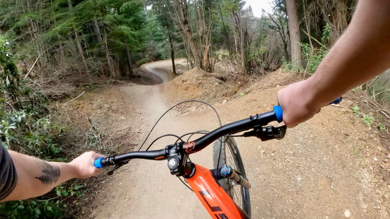 RIDING AN EPIC MTB FLOW TRAIL! - MCNEARLY GNARLY QUEENSTOWN NEW ZEALAND!