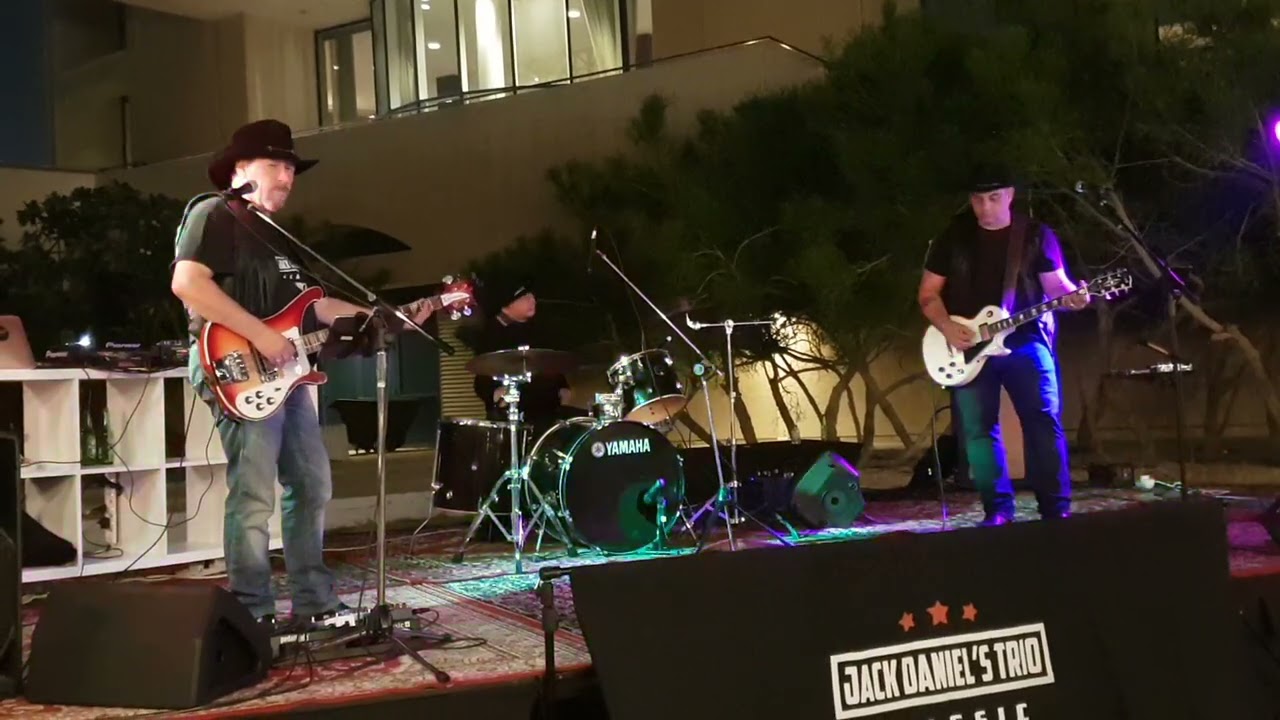 Jack Daniels Trio (Qatar)