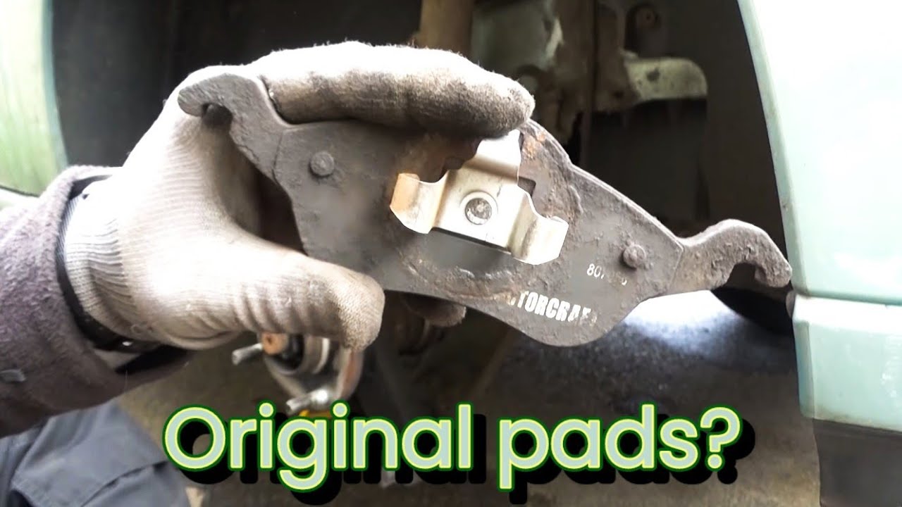 The Mk1 Ford Focus desperately needs new front brakes.