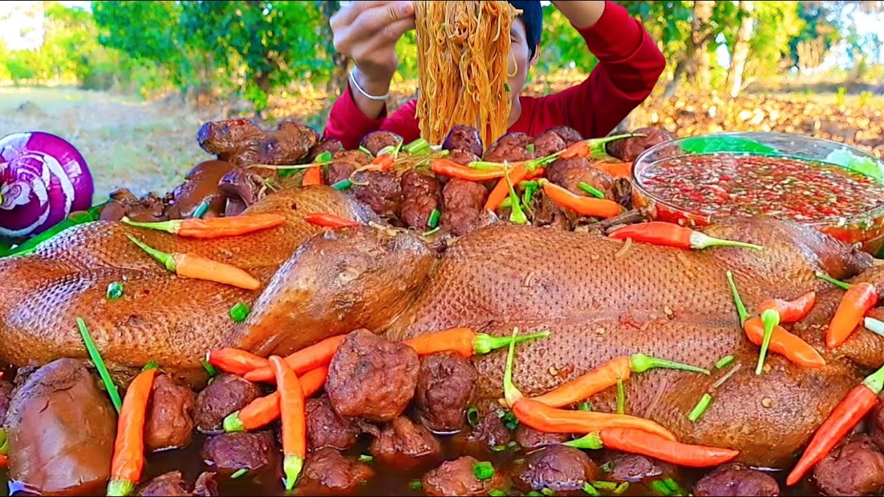 ก๋วยเตี๋ยวเป็ดตุ๋นแกล้มพริกสดแซ่บคักอีหลีครับพี่น้อง ASMR MUKBANG EATING SHOW#โก้อีสานพาแดก 