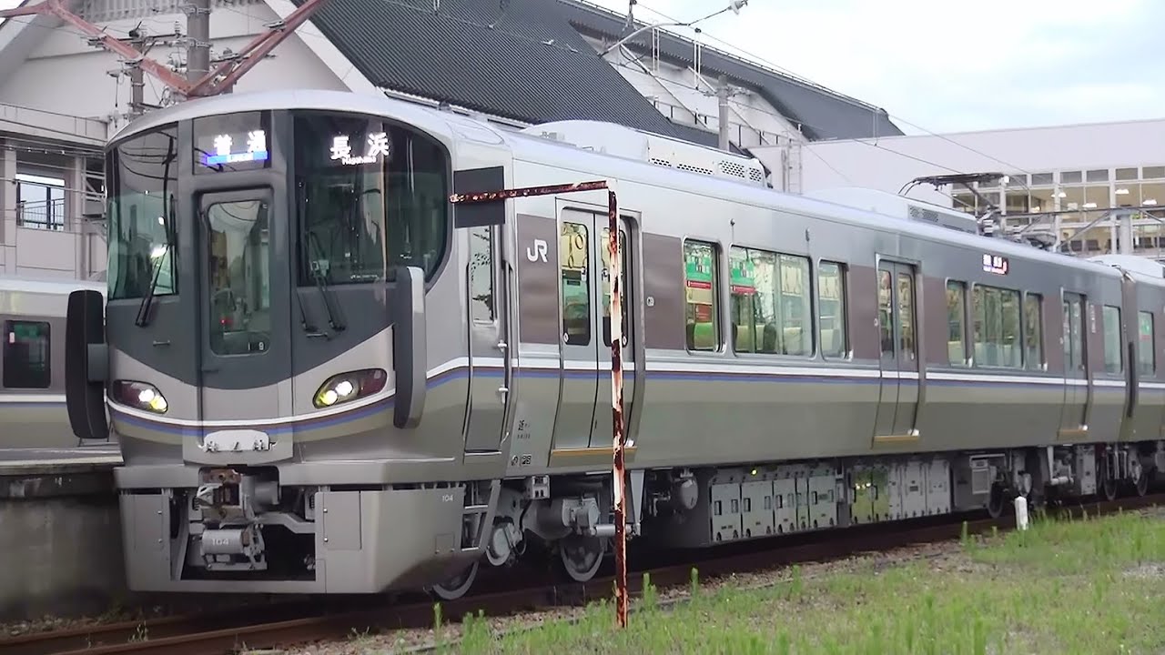 営業運転を開始した225系100番台の始業検査 早朝の播州赤穂駅始発5時35分発普通長浜行き