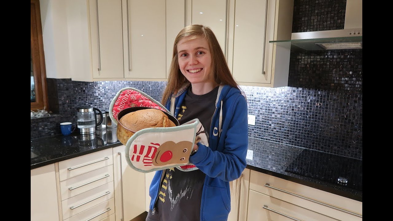 BURNT POPCORN, FAMILY, BANANA CAKE - CHALLENGE A DAY - ANOREXIA RECOVERY - VLOGMAS DAY 3 AND 4!