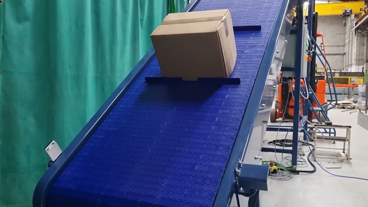Amber Industries - Modular Belt Flighted Incline Conveyor