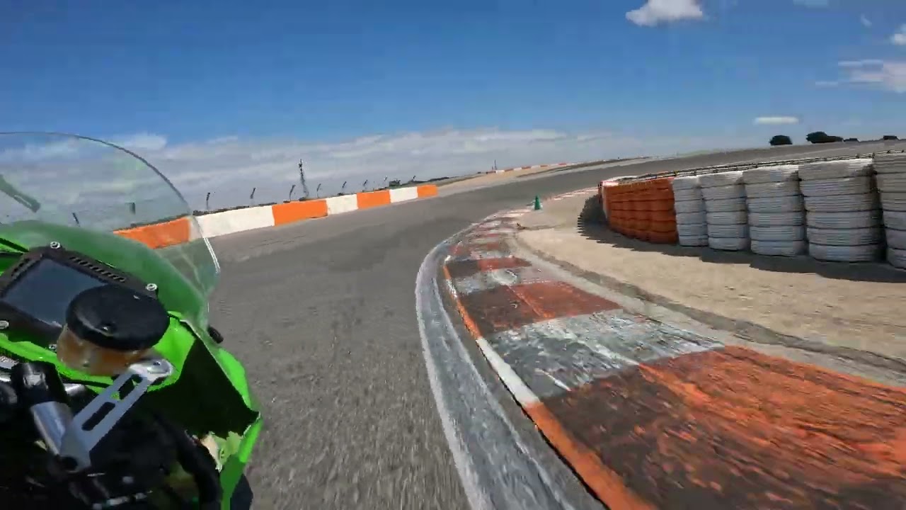 Circuit de Ledenon Ninja 400 April 2022  Cold Wind 4 C / 5 Bft