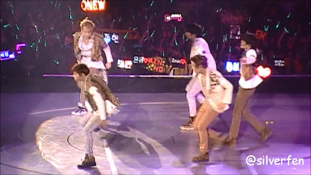 (Fancam) 121208 Shinee World II Singapore - Sherlock
