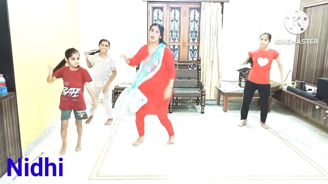Abhi to Party Shuru Hui hai Dance by Nidhi 