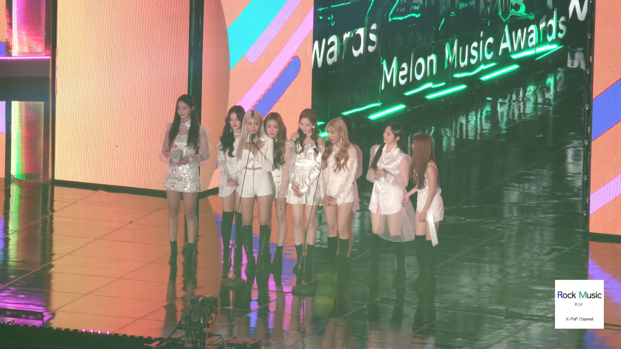 모모랜드 (MOMOLAND)원더케이 퍼포먼스상 수상소감 [4K 직캠]@181201 락뮤직