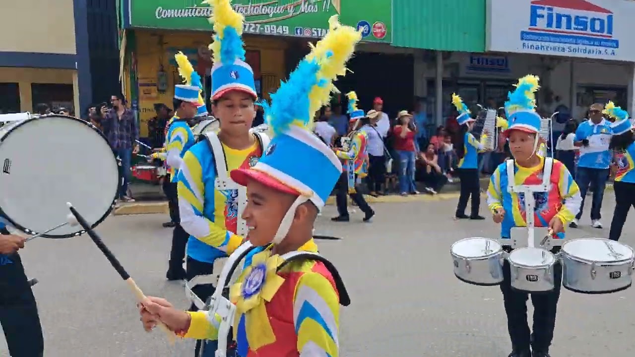 LA BANDA DE GUERRA DEL LA ESCUELA SAN JORGE DE OLANCHITO YORO 