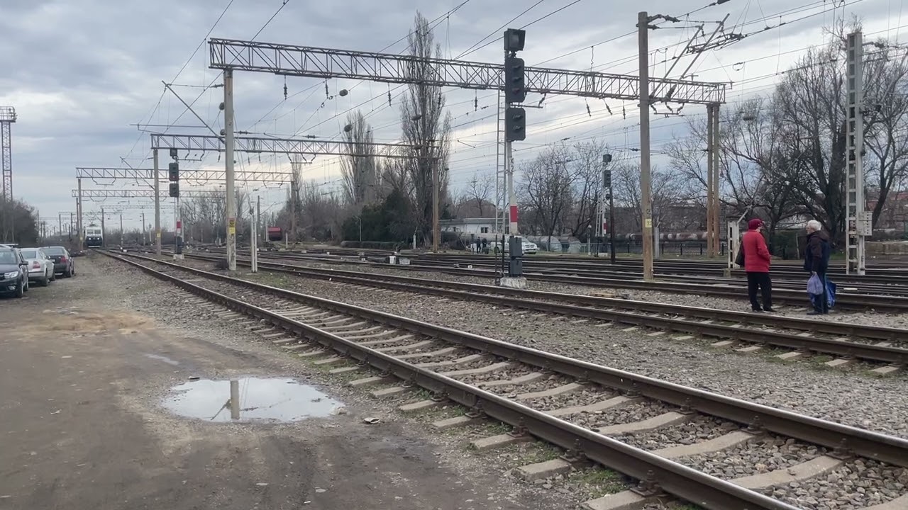 Elasmo 007 al dep. Pitești (SELC Craiova) cu IR 1926 sosind în gara Craiova cu un mec. de comitet 
