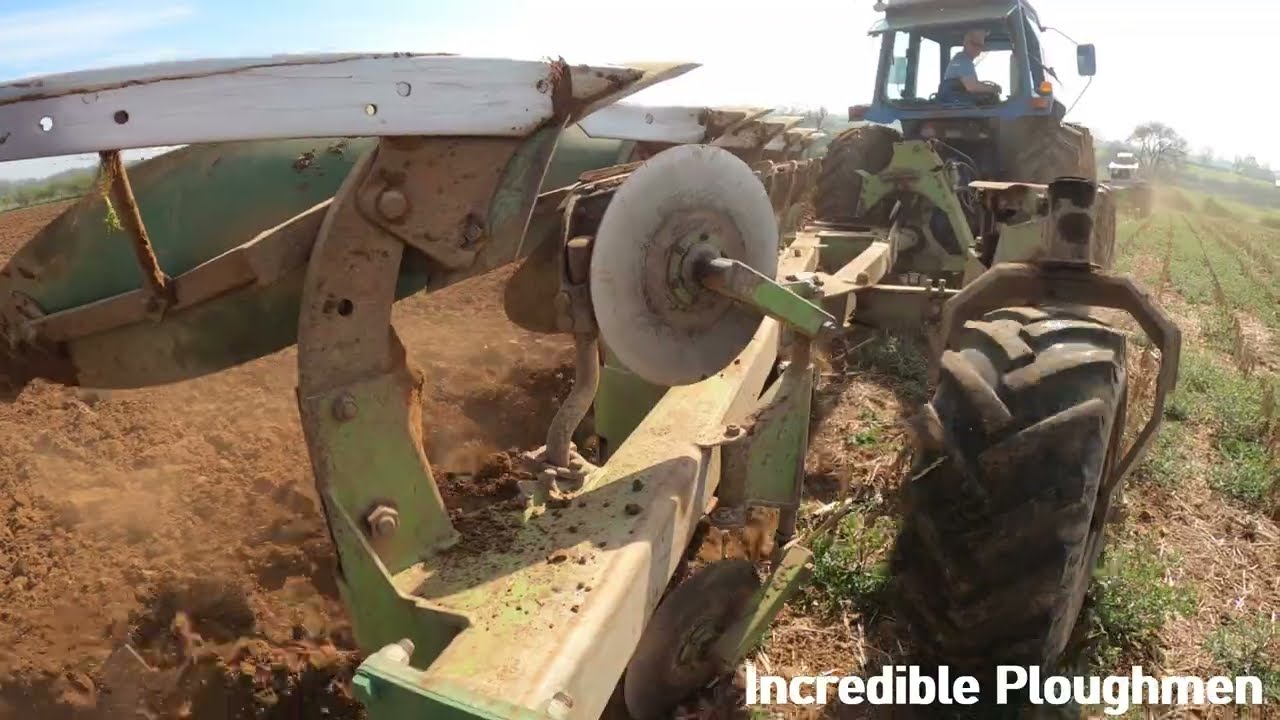 1982 Ford TW-20 6.6 Litre 6-Cyl Diesel Tractor (144 HP) Dowdeswell Plough Great Holcot Weekend 2025
