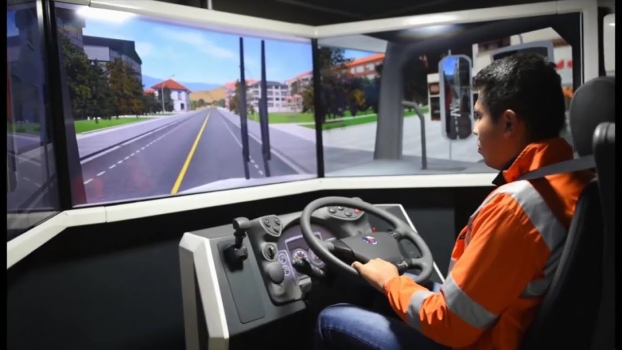 LANDER 2015 - Simulador de conducción de camión y bus en aula móvil de Cargando Innova – Colombia