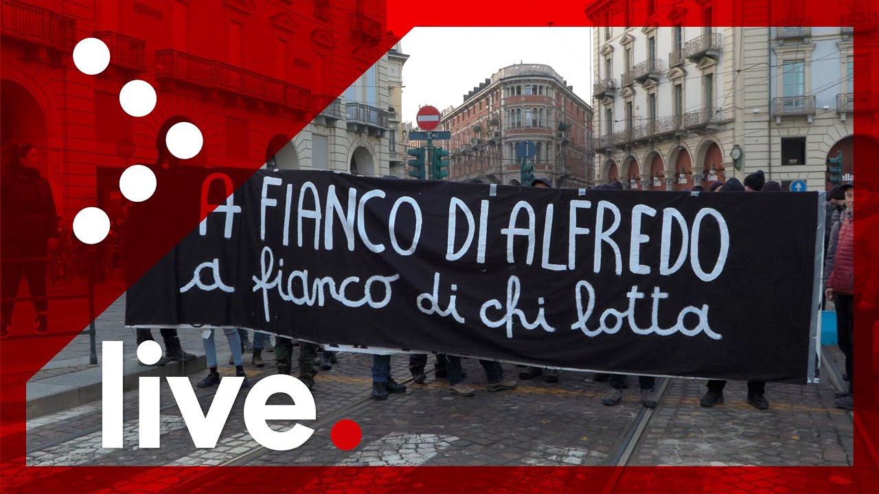 LIVE Cospito, manifestazione degli anarchici a Torino contro il 41bis: diretta video