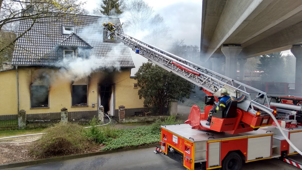 Brand in Obdachlosenheim – Feuerwehr rettet Bewohner in letzter Sekunde (Kreuztal/NRW)