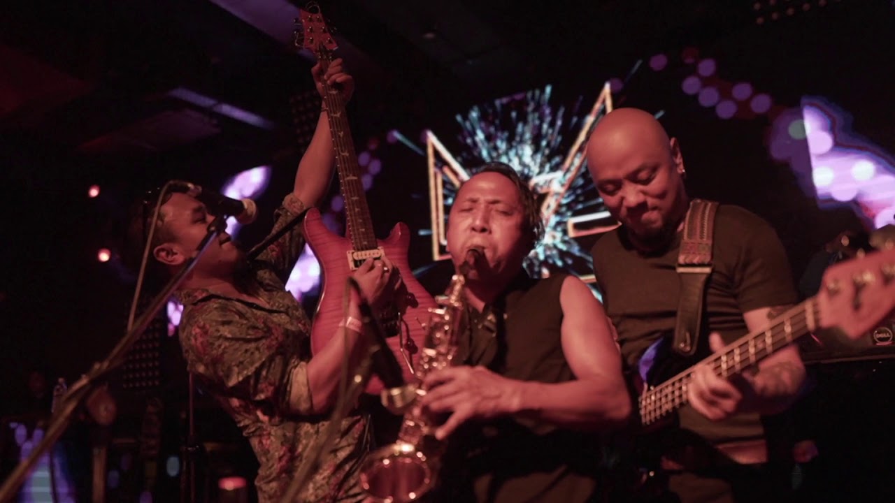 Sadhai Sadhai Live | Mantra Band | Privé Nepal