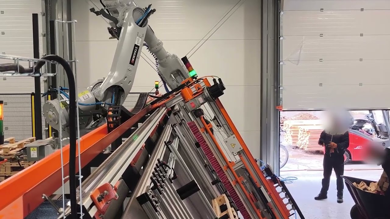 Zbijarka do palet nietypowych z robotem sztaplującym, zbijarka do dużych palet