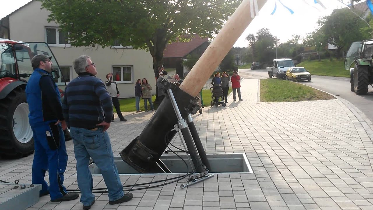 Einzigartiges Maibaumaufstellen in Wollbach 2014