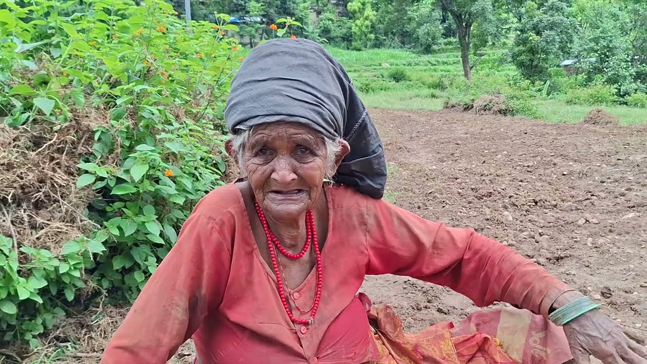 मंगलसेन १२ बान्नातोली निवासी ८२ वर्षिय पदमा नाथ जो सहारा बिहिन हुनुहुन्छ ।