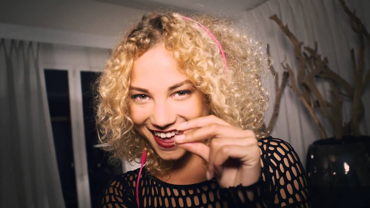 Rose Solo Selfie for Beats by Dre