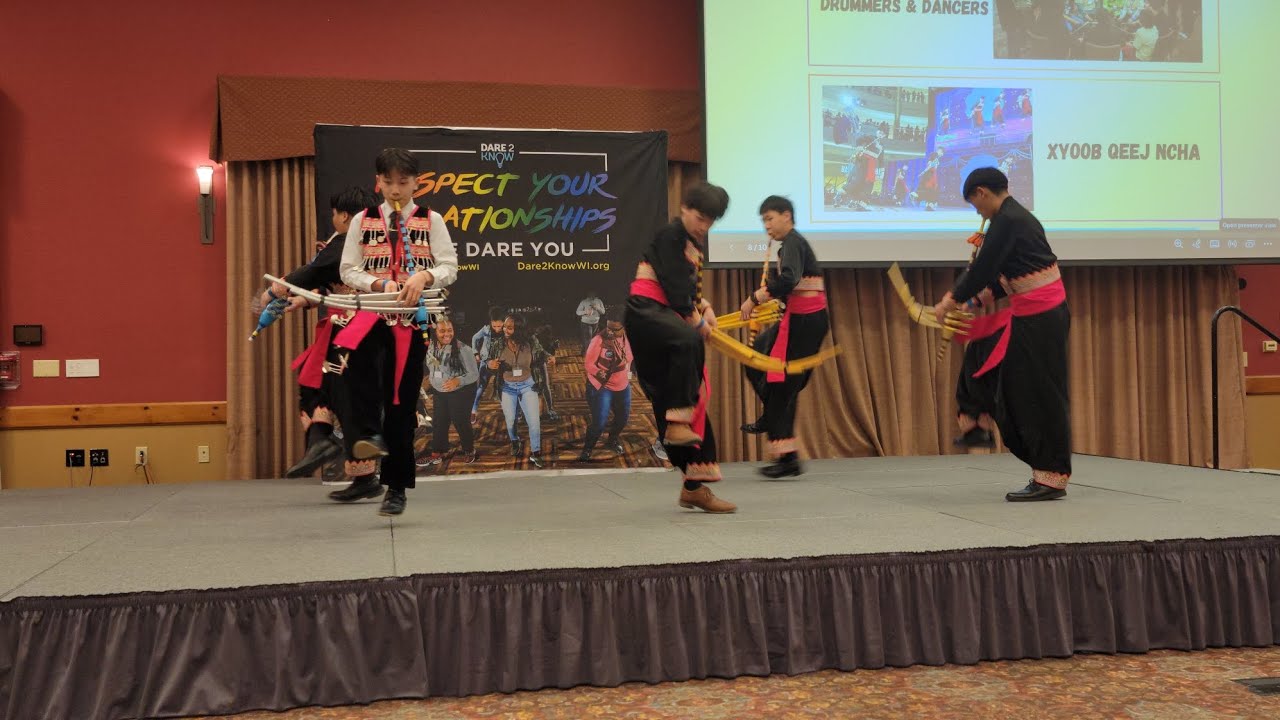 Xyoob Qeeg Ncha - Saja Boys Group