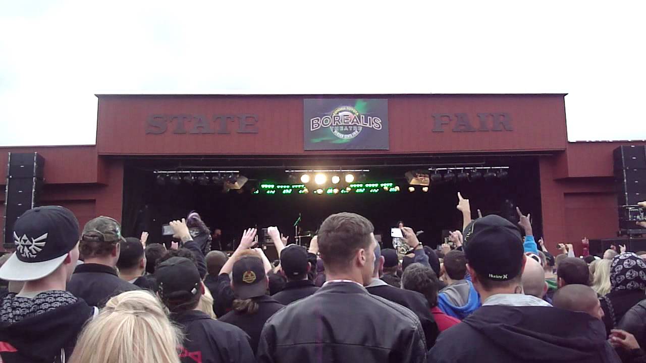 Five Finger Death Punch - smoke on the water (Alaska State Fair 2012)