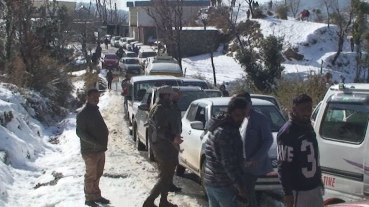Rajouri: Snowfall block inner-roads, crops damaged