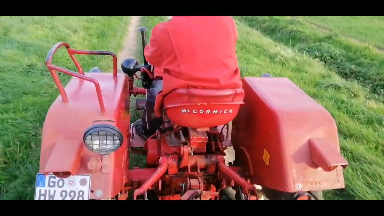 IHC DED 3 Wagen Heu fahren