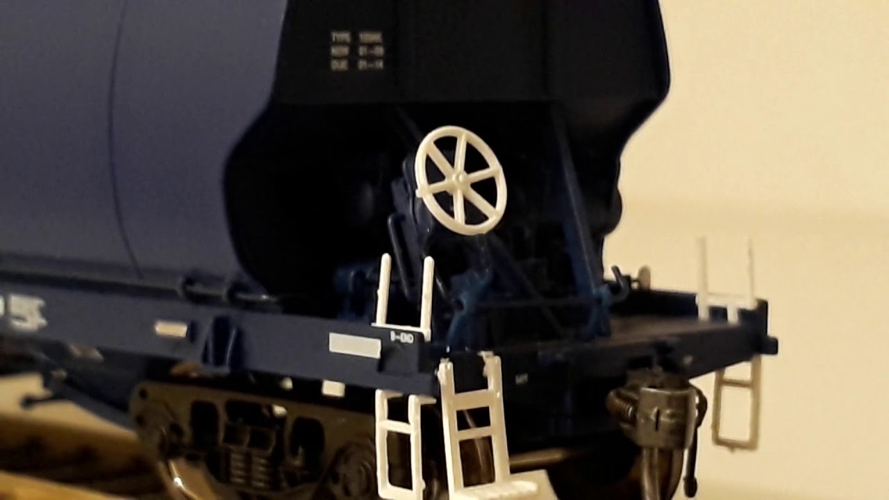 HO Scale Model Train Wagon - C-35 Wheat Hopper