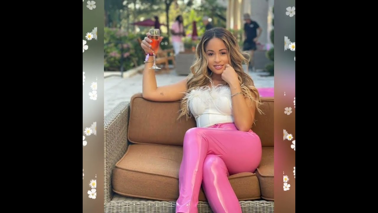 Italian & German glossy leather leggings for confident urban wear #italianfashion #leggings 