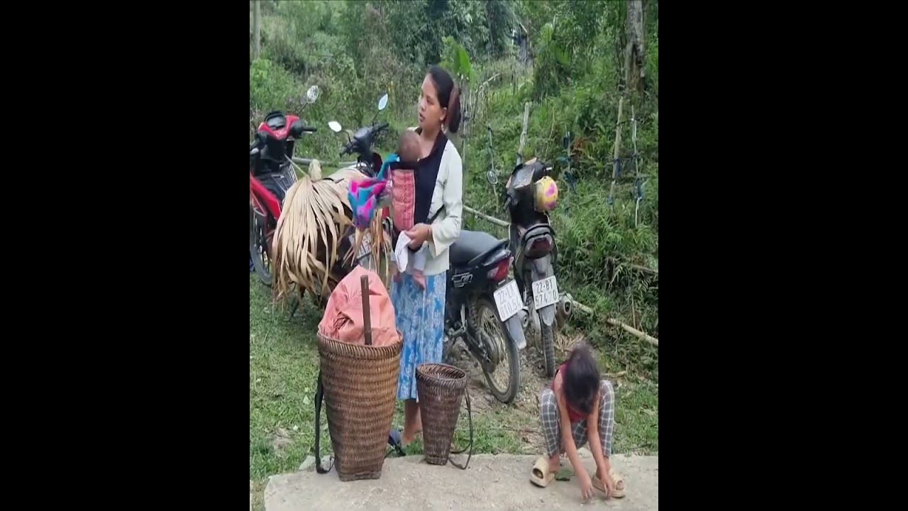 💔 The Hard Life of a Mother and 3 Daughters — Digging Cassava Just to Survive 🌾🥺
