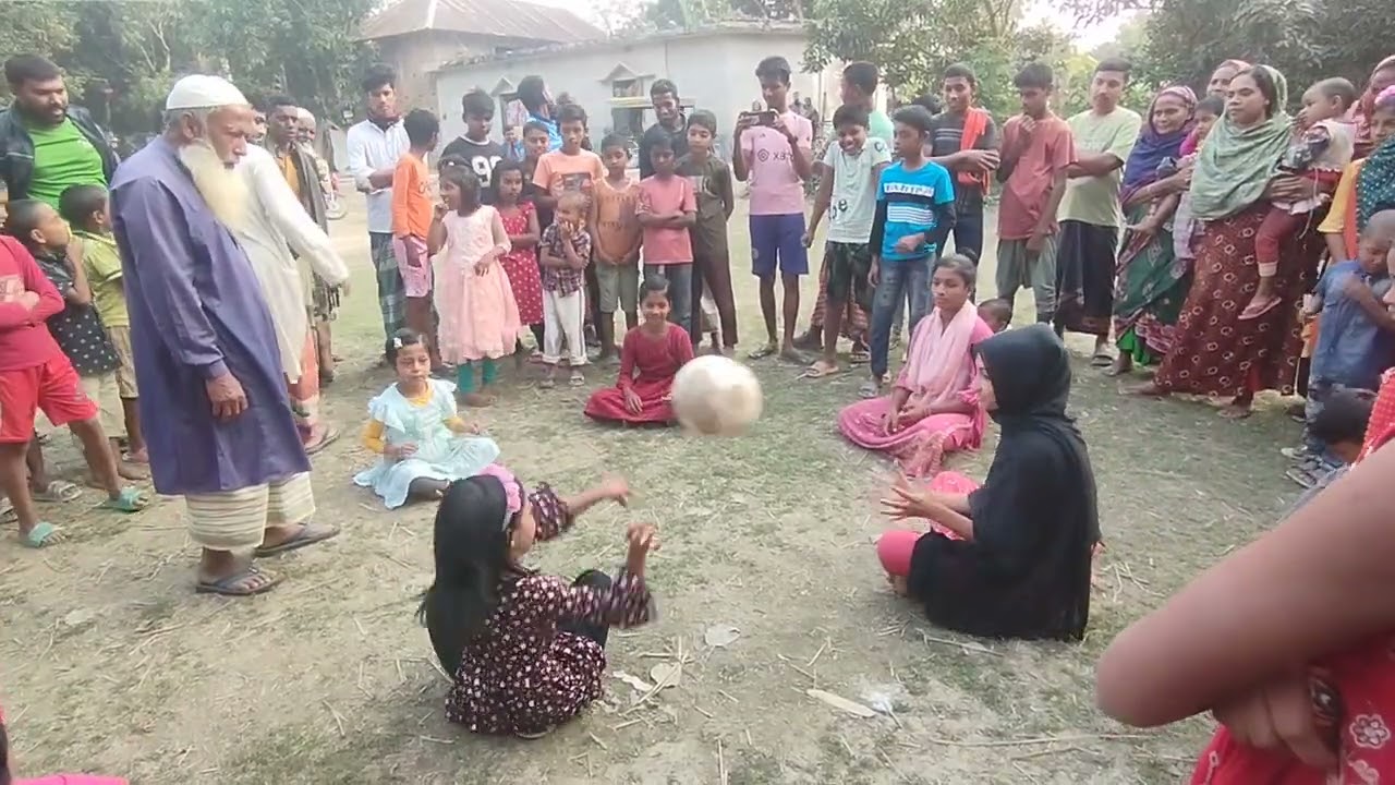 কিছু বিনোদন গ্রামের ছোট ছোট বাচ্চাদের নিয়ে হালকা বিনোদন দিতে গিয়ে বালিশ খেলার আয়োজন।