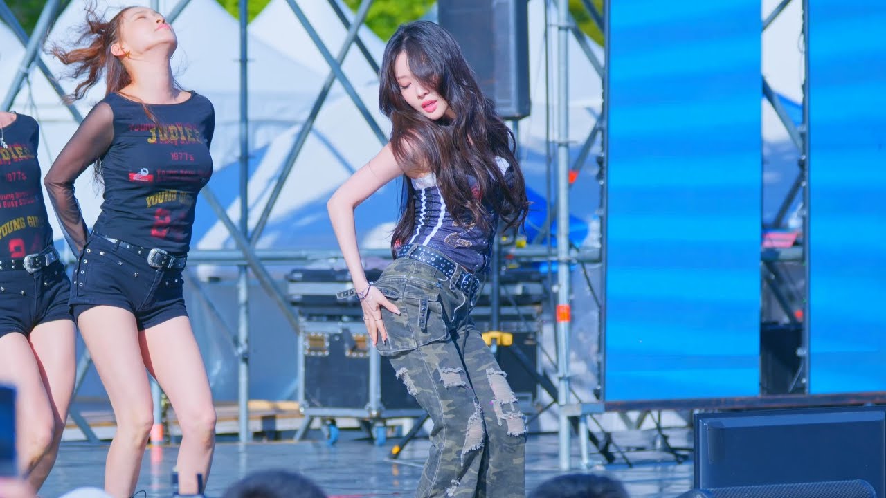 250921 청하 (CHUNG HA) - 계룡 군문화축제 직캠 (Fancam)