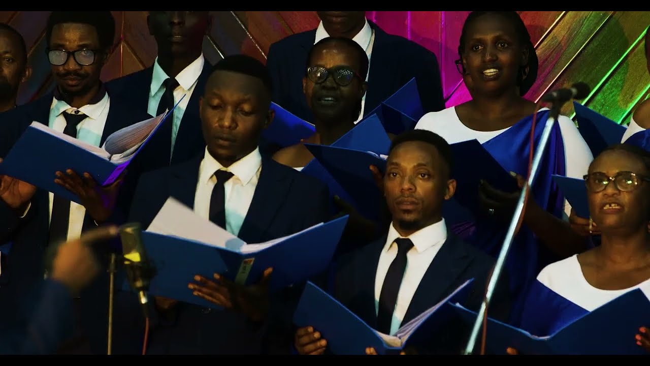 Chorale Magnificat - Mayange - The Lion Sleeps tonight - Wimoweh (Live)