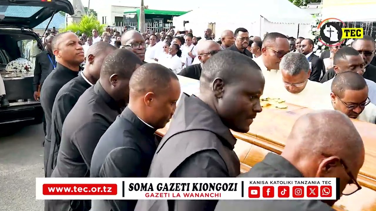 Tazama jinsi msafara uliobeba mwili wa Hayati Kardinali Pengo ulivyo poklewa Kanisa Kuu la Mt Yosefu