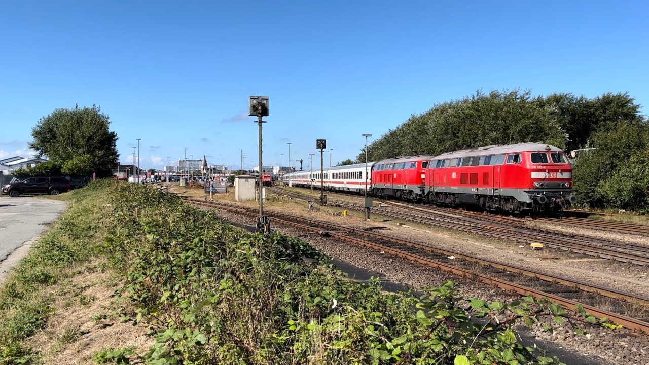 Marschbahn Husum-Westerland, mit 218 / 245 + Doppelstockwagen / 251 von RDC 09-2022