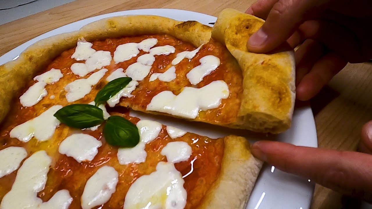 Neapolitan Pizza (65% Hydr.) - Stretching & Baking , Stesura e Cottura Pizza Napoletana (65% Idro)