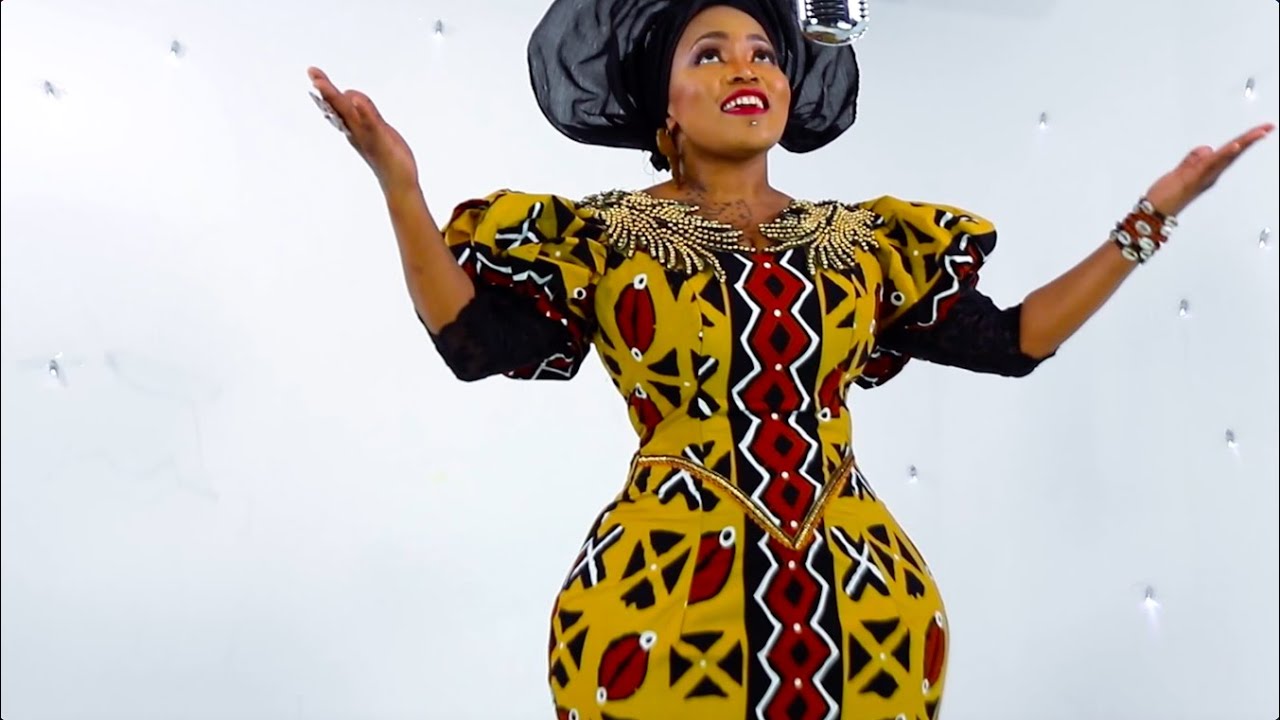 Lorraine Lionheart sings for The Queen's Platinum Jubilee - A LIFE FILLED WITH GRACE