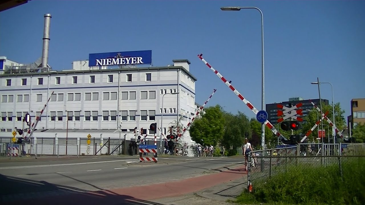 Spoorwegovergang Groningen // Dutch railroad crossing