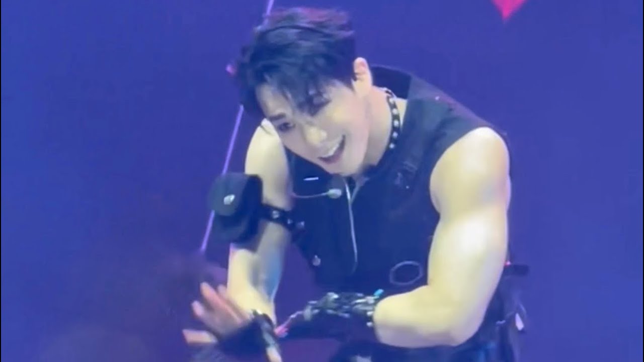 220814 WHO 아스트로 문빈 직캠 ASTRO MOONBIN fancam