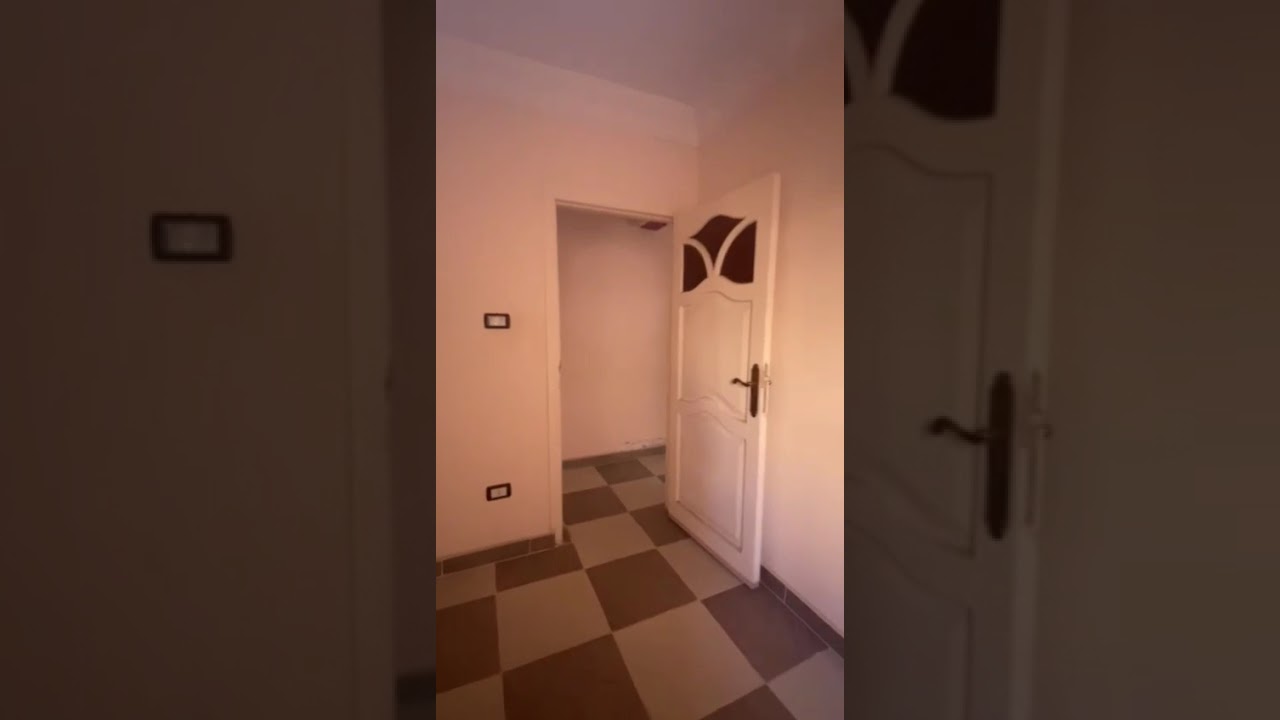 شقه للبيع فى شارع الهانوفيل الريسي العجمي اسكندريه كملت المرافق ثلاث غرف ورسبشن 