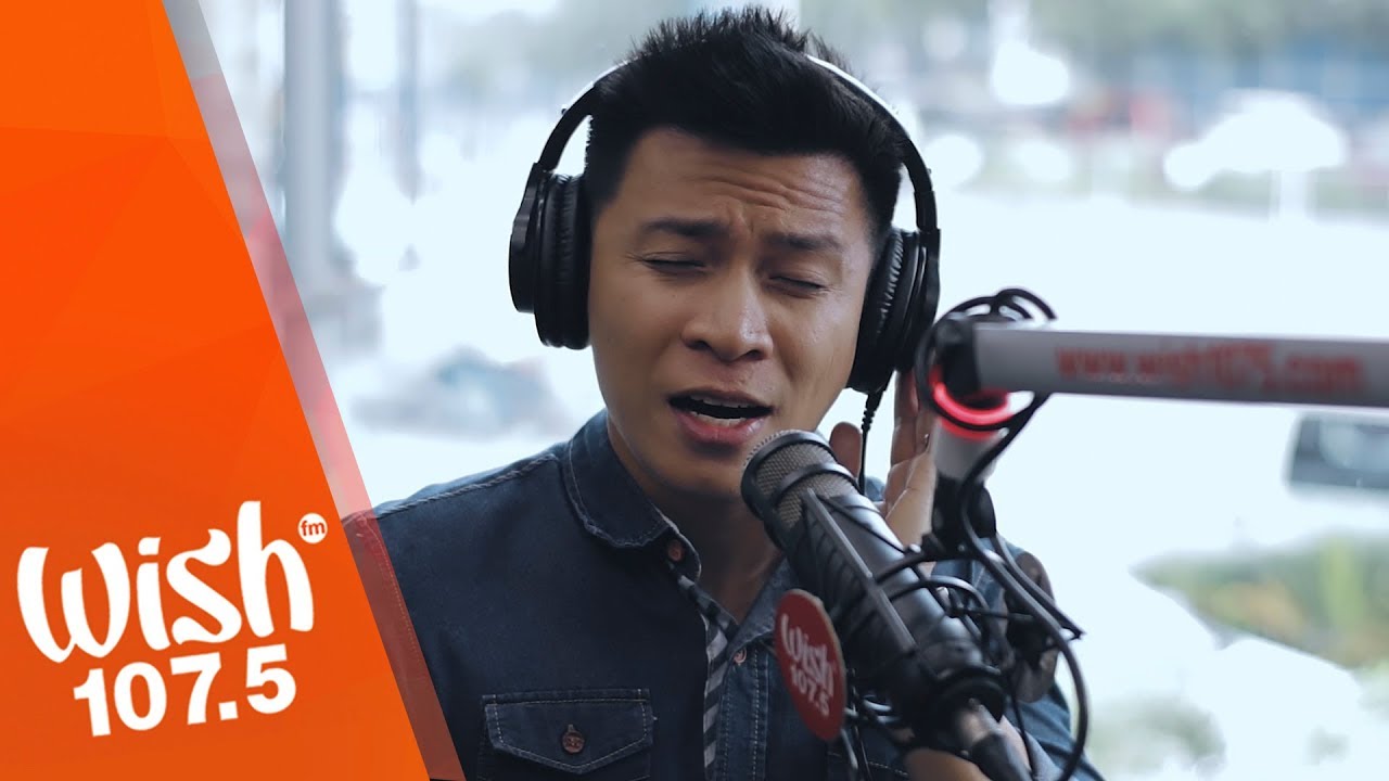 Jek Manuel performs 