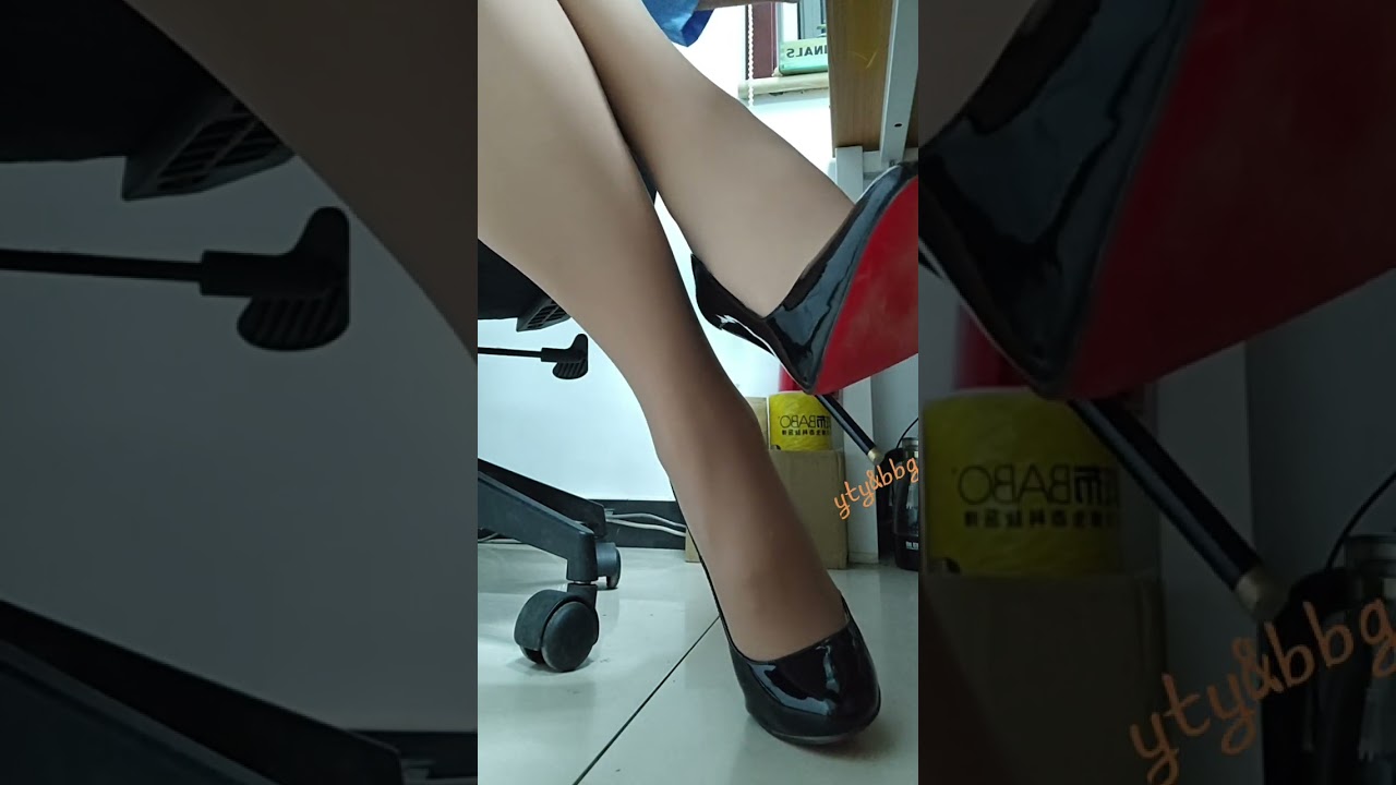 Round toe 6.5inch heels in the office.