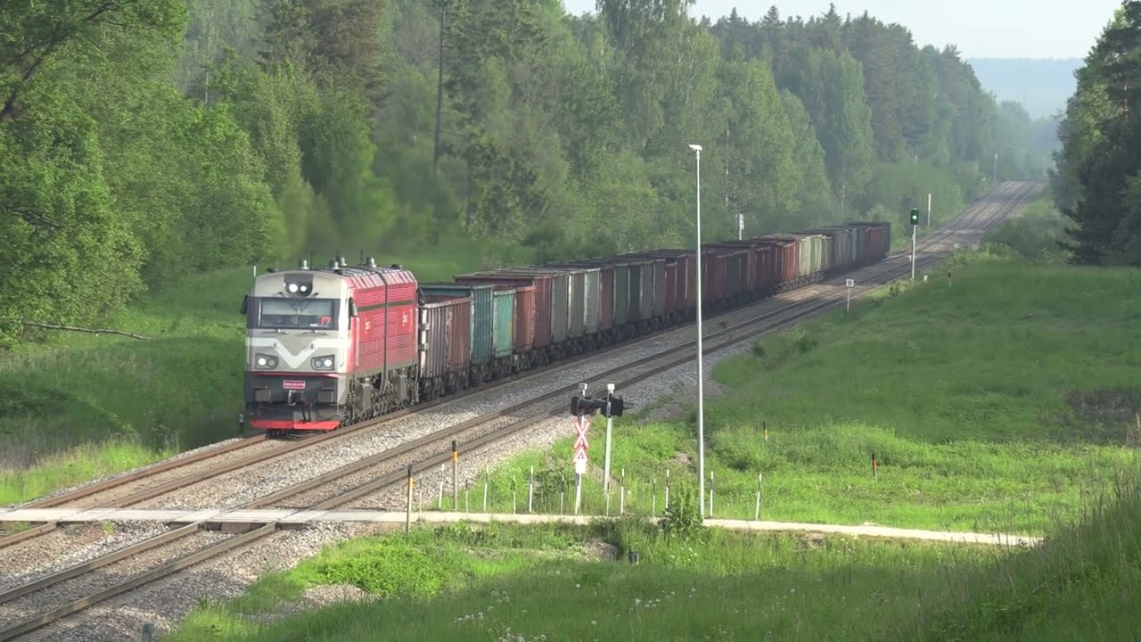 Тепловоз 2М62УМ-0110 близ ст. Крустпилс / 2M62UM-0110 near Krustpils station